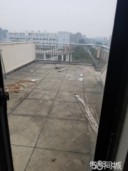 欧陆花苑六楼送独立阁楼带大平台